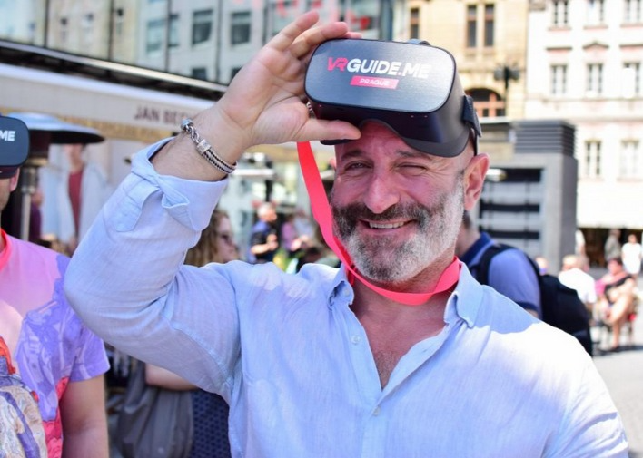 Prague Walking Tour with Virtual Reality